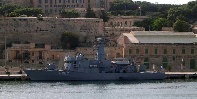 Η κανονιοφόρος «ΝΙΚΗΦΟΡΟΣ» συνδράμει στην εκκένωση στη Λίμνη Ευβοίας